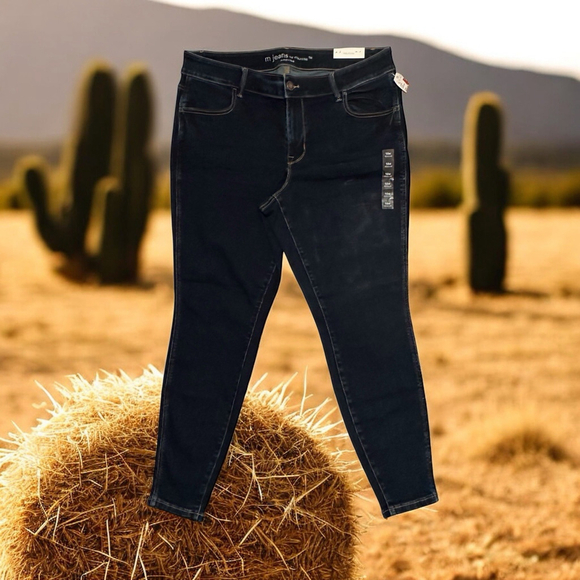 M Jeans By Maurices Mid-Rise Jegging Womens 18W BLUE Distressed Jegging NWT NEW - Picture 16 of 16